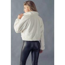 Load image into Gallery viewer, Urban Daizy Faux Fur Zip Up Short Jacket